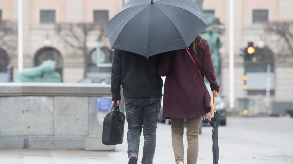 Regnet verkar parkera över Sverige på de flesta håll. Arkivbild.