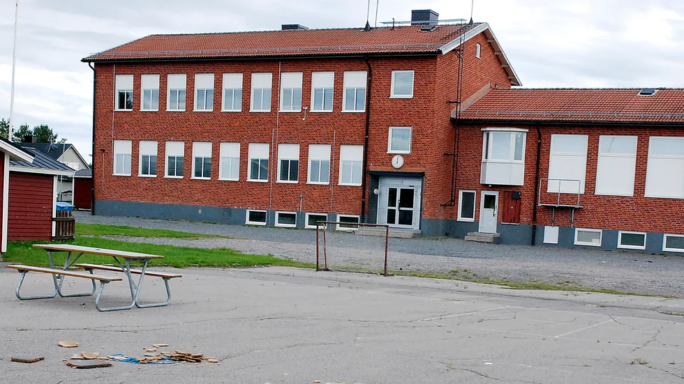 Det här är Bredåkers skola.