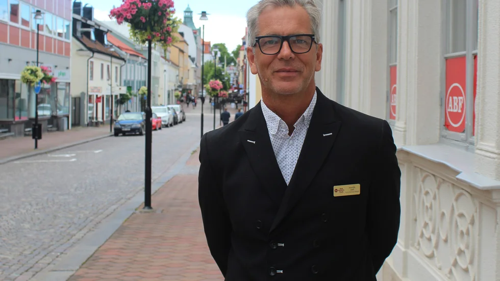 Mikael And har under många år varit en del av Västerviks restaurangbransch. "Västervik ligger nästan tio år efter övriga svenska städer". 
