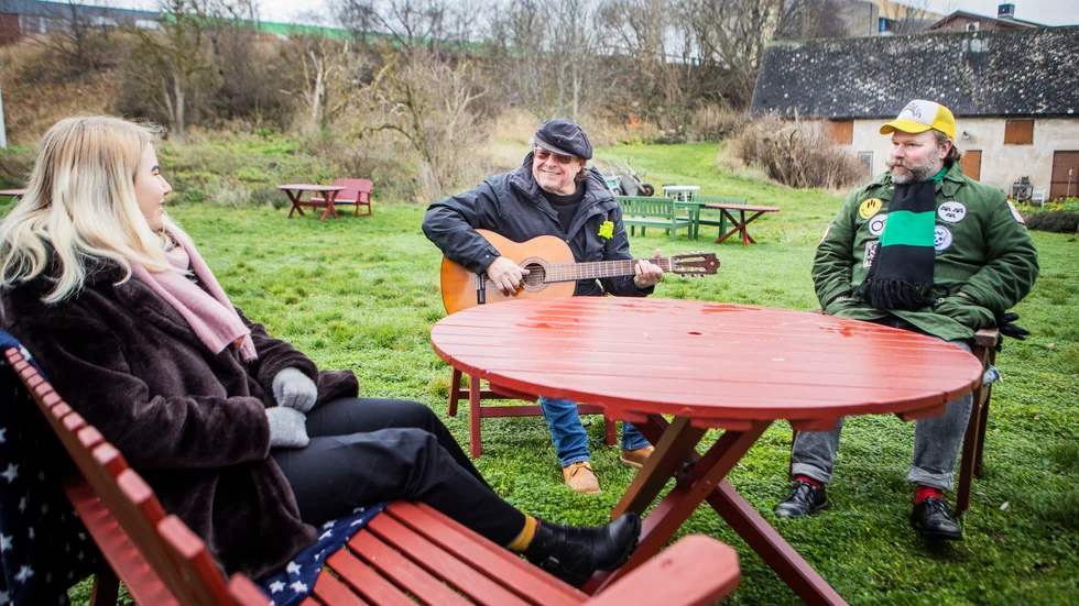 Amanda Hoffman, Janne Bertholdsson och Martin Kristensson har alla ett stort hjärta för John Lennon och The Beatles. På helagotland.se går det under helgen att höra "Norwegian wood".