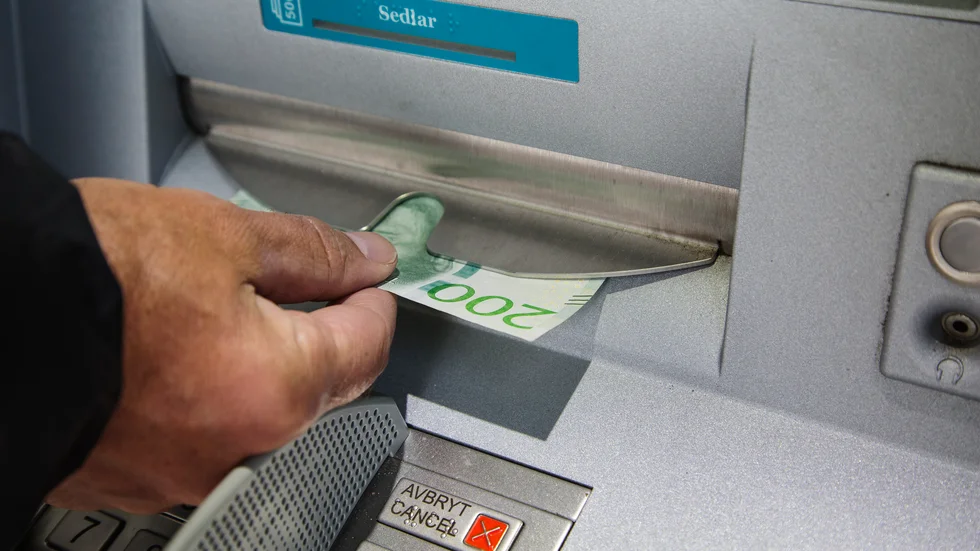 Om infrastrukturen kring de digitala betalningarna slås ut i en krissituation så behövs kontanter för att avlasta systemen, skriver Nina Wenning, vd på Bankomat AB