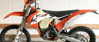 Två KTM-hojar saknas – garage länsat på värdesaker 