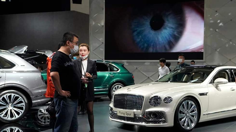 Bentley visar upp sitt sortiment i samband med Pekings bilmässa tidigare i höstas.