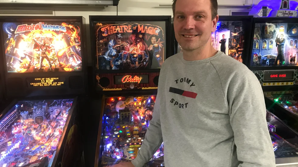 Fredrik Hall har fjorton flipperspel i sin samling. Totalt har han ägt sextiotvå flipperspel.