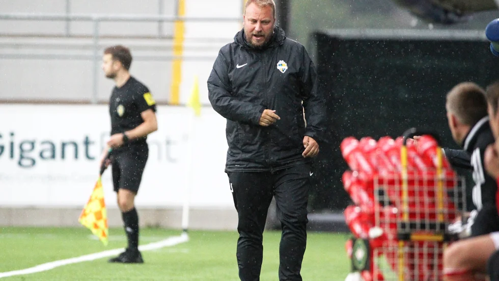 Citytränaren Jonathan Johansson har en dialog med klubben om nästa säsong.
