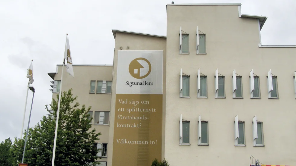 Sigtunahem säger att de behöver åtgärda värmesystemet, medan vissa hyresgäster är oroade över att bli smittade.