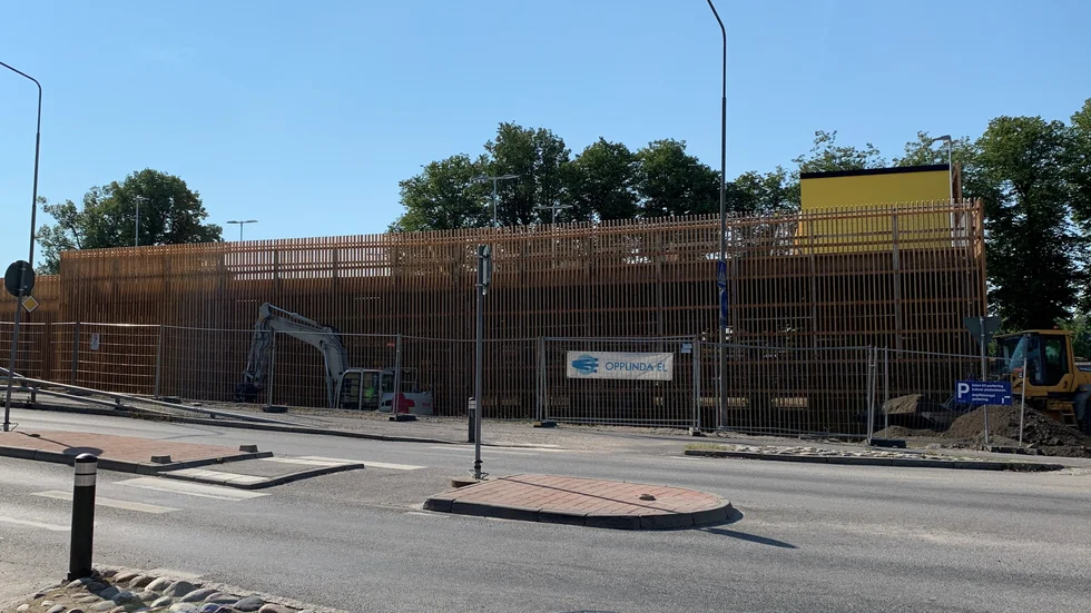 Liberalerna är inte särskilt förtjusta i förslaget om att avgiftsbelägga parkeringsplatserna i det nya parkeringshuset. 