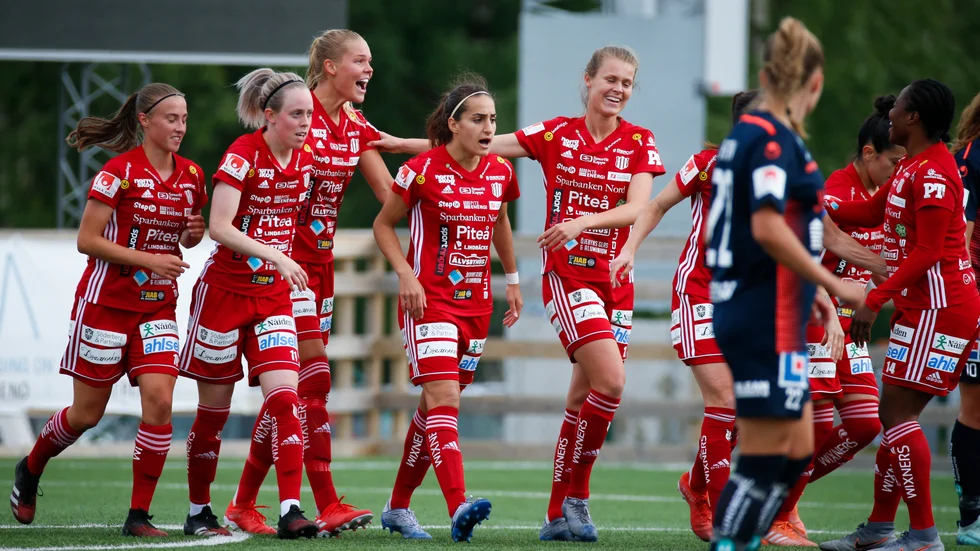 Fem raka utan förlust och en hel del anlednings till skratt för PIF-tejerna under säsongsinledningen. Idag är frågan om nedflyttningsspöker flyttat in i omklädningsrummet?