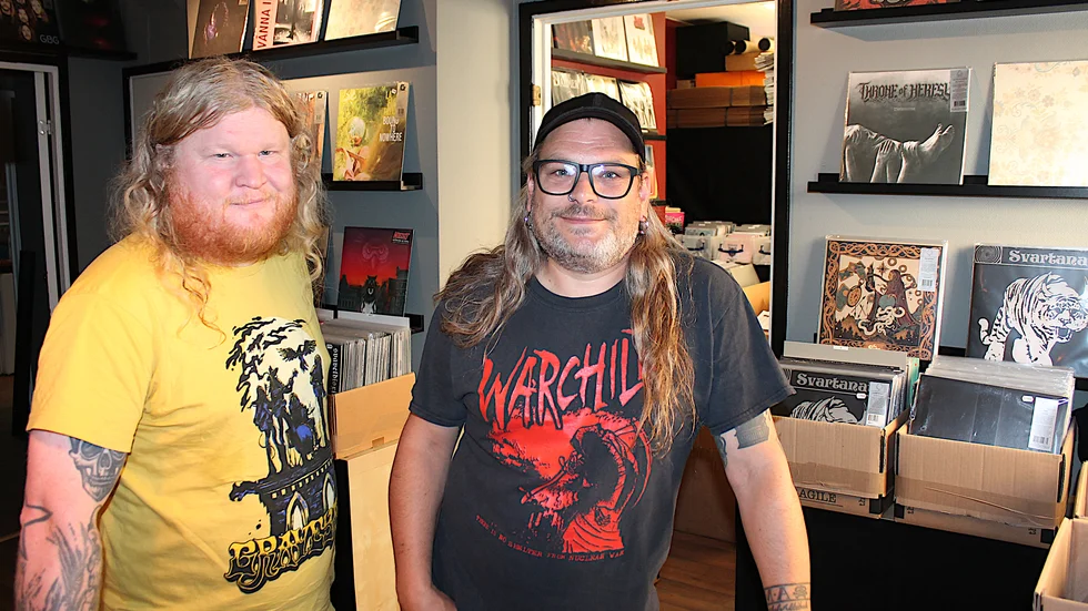 Nu öppnar Kaj Sivervik och Patrik Lindecrantz en fysisk skivbutik i Linköping. "Hur häftigt som helst", säger de.