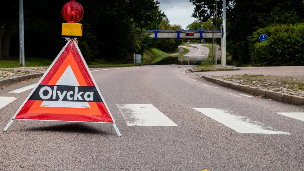 Väg 94 vid Korsträsk är blockerad åt båda hållen.