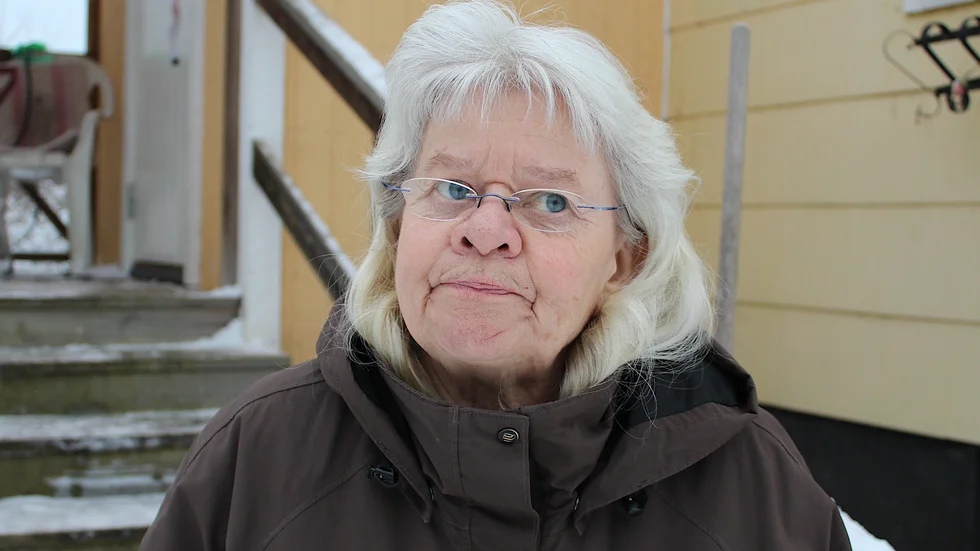 Britth Gustafsson Wigren är kritisk till planerna på förändring inom äldreomsorgen i Ödeshög. Hon är orolig för både sin mamma och personalgruppen på Solgården.
