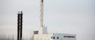 Föll genom öppen lucka i byggställning