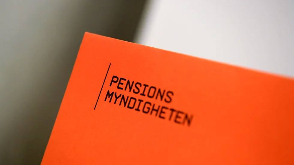 Det orange kuvertet från pensionsmyndigheten. Arkivbild.