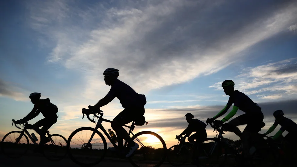 Lika naturligt som man låser upp cykeln bör det gå att knäppa på låset till hakspännet till cykelhjälmen. Inom en mycket snar framtid, hoppas man på NTF.