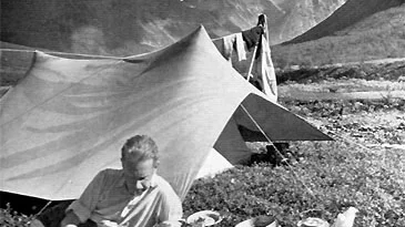 Dag Hammarskjöld var en hängiven fjällvandrare och tillbringade mycket tid i Norrbottensfjällen. Här campar han i Sareks nationalpark 1951.