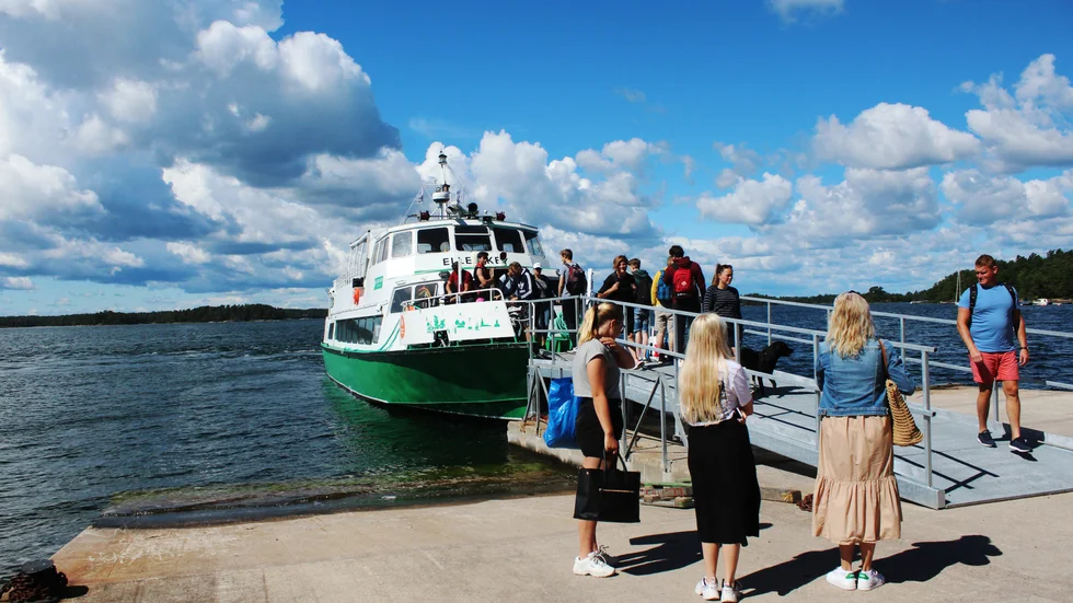 Turismen på Hasselö hanterar denna extraordinära sommaren bättre än förväntat enligt de näringsidkare Vt besökt.