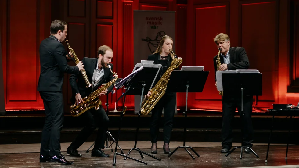 Stockholms saxofonkvartett uruppför verk av Karin Rehnqvist, Gunnar Bucht och Matthew Peterson tillsammans med Gustaf Sjökvists Kammarkör under Svensk Musikvår.
