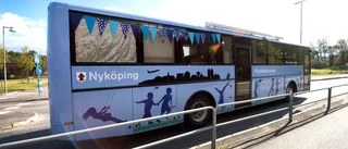 Förskolebarn evakuerades efter brand i buss
