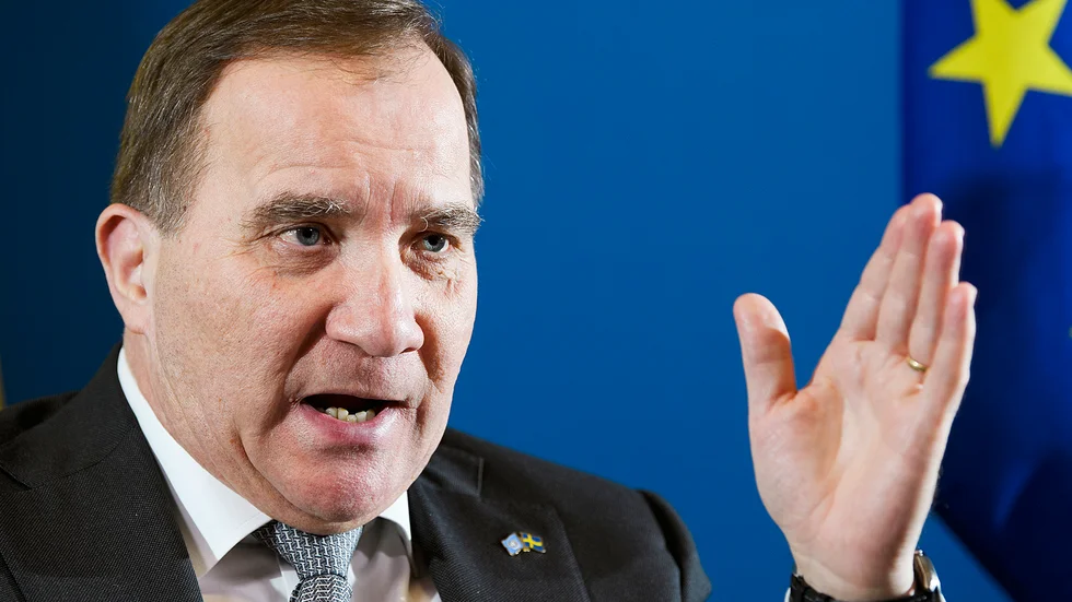 Nu måste statsminister Stefan Löfven ta kommandot och stoppa smittspridningen, anser skribenten. 