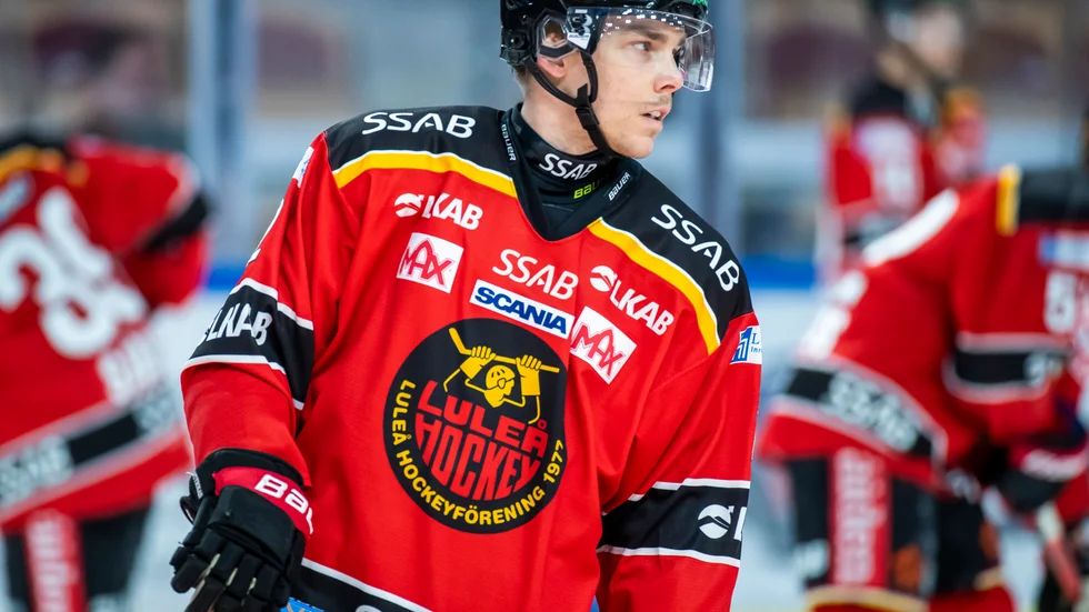 Luleå Hockeys Fredrik Styrman kämpar för att få speltid i SHL, samtidigt som Modo är intresserade av backen.