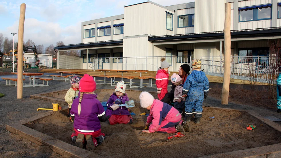Barnen i Bredsand, som här från ett tidigare reportage på Storskogens förskola, växer upp och då finns det ett behov av en skola.