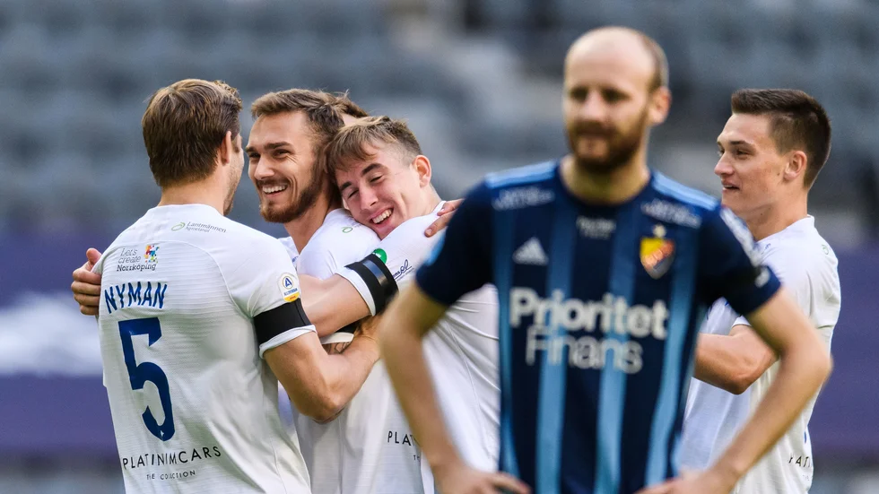 Linus Wahlqvist fick jubla efter sitt tidiga mål, som styrdes i mål lite slumpmässigt.