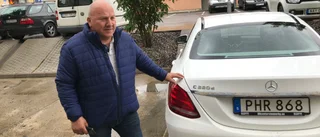 Rolf fick vatten i stövlarna – men hann rädda nya bilen