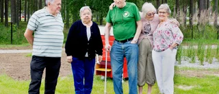 Pensionärerna blev biodlare – nu skördas det honung
