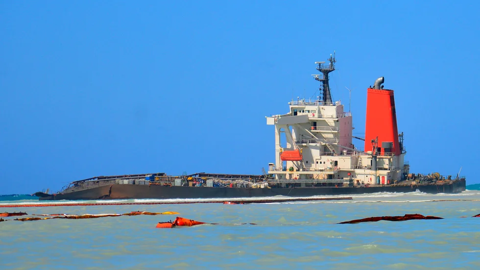Det japanska fraktfartyget MV Wakashio gick på grund nära Mahebourg på södra Mauritius den 25 juli. Arkivbild.