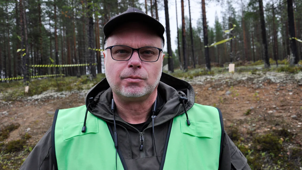 Insatsledaren Christer Lindbäck meddelade på lördagen att sökpatrullerna inte hittat några spår efter den försvunne haradsbon.