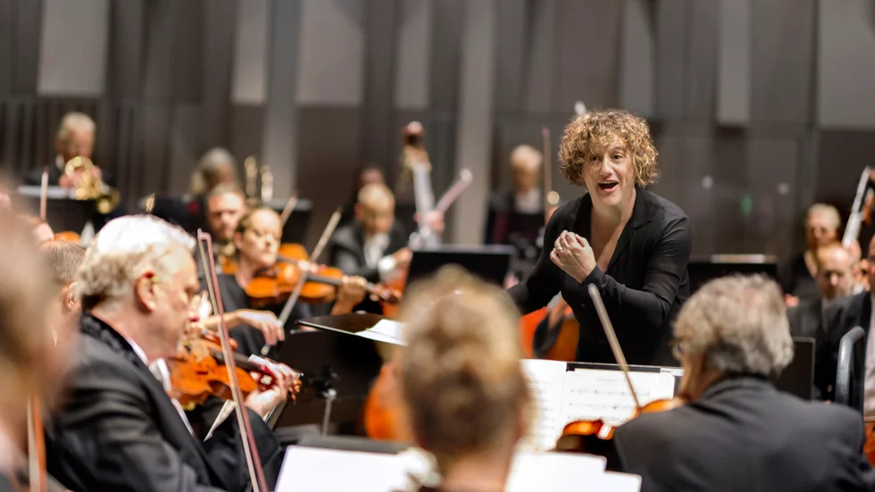 Uppsala kammarorkesters chefdirigent Rebecca Miller återkommer till stan i veckan och kommer att leda orkestern i den Beethovenpräglade konserten på torsdag 15 oktober.