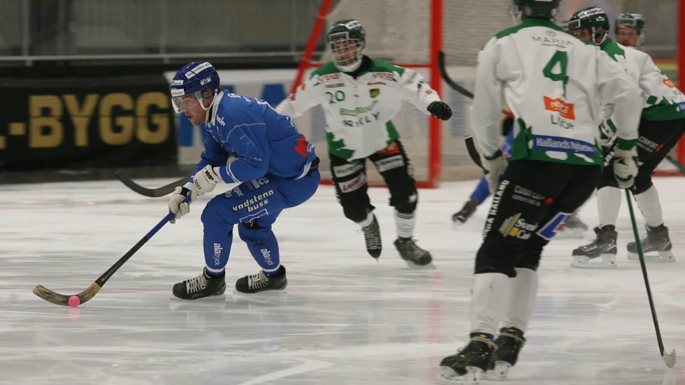 IFK Motala, här Eric Lisell, fick känna sig bättre än elitseriekollegan Frillesås. Det var viktigt att känna en bättre ork, som gav en klar seger i genrepet inför elitserien.