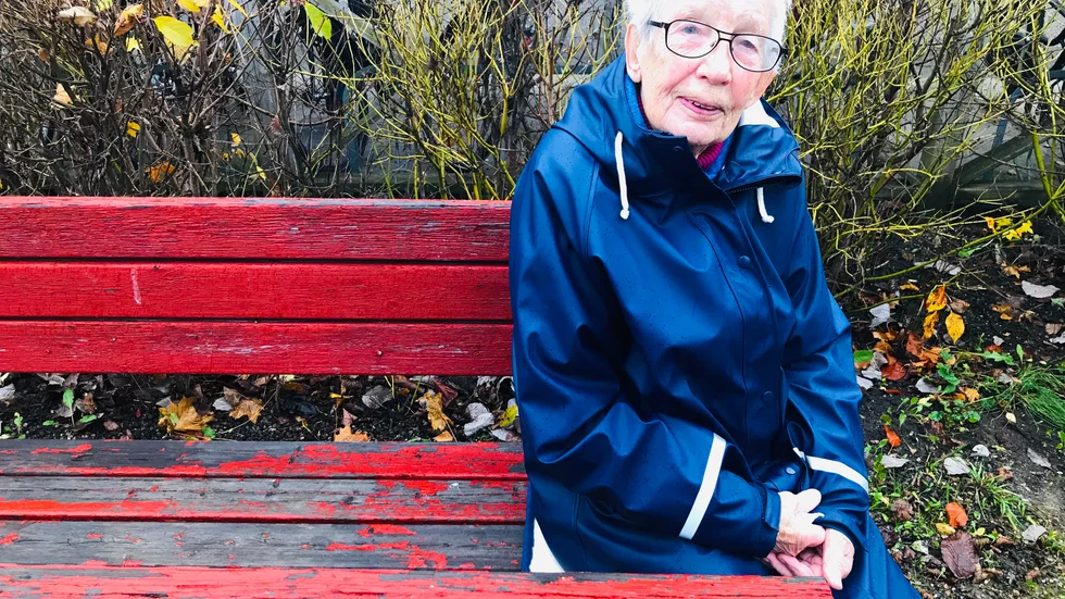 "Jag undrar om de vet att jag fyllt 90", funderar Rut Stenkvist efter det bedrägeriförsök hon utsatts för via mejl. Någon vill ha pengar för att inte dela en påstådd film av Rut framför datorn.