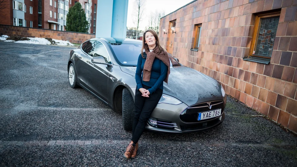 Bytet till elbil blev en större förändring än Sarah Lantz föreställt sig, trots de många hästkrafterna kör hon lugnare och mer genomtänkt. Det är som om bilen lär henne att bli en bättre förare.