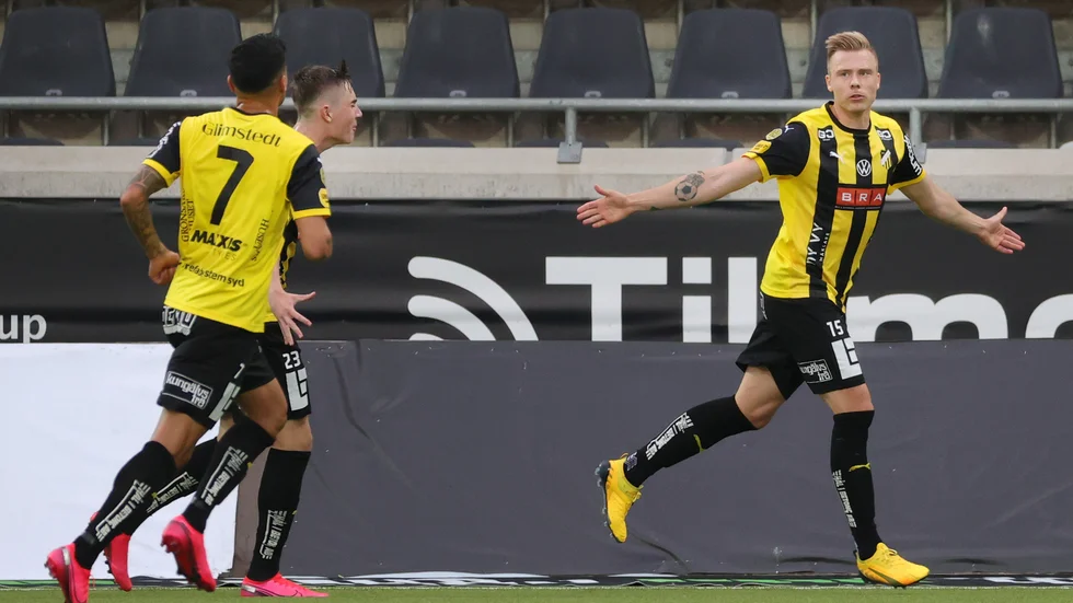 Alexander Søderlund jublar efter sitt andra mål för Häcken i mötet med Norrköping.