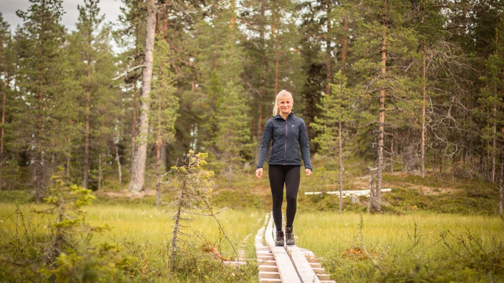 Sjörundan är en vandringsled som sträcker sig runt sjön och har nu fått en ny spång. På bild: Eveline Tjärnlund.