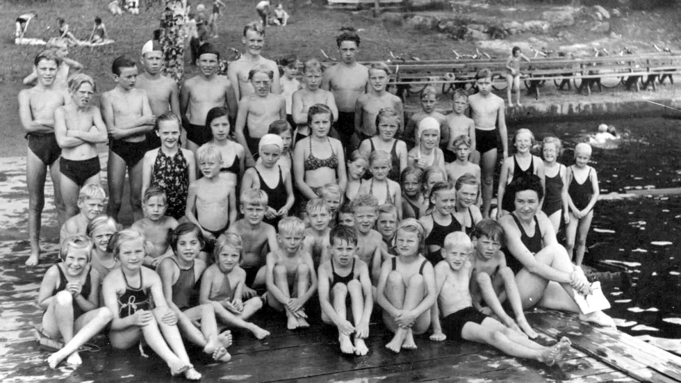 simskoleavslutning i Finspång 1942. Troligen i Bönnern.