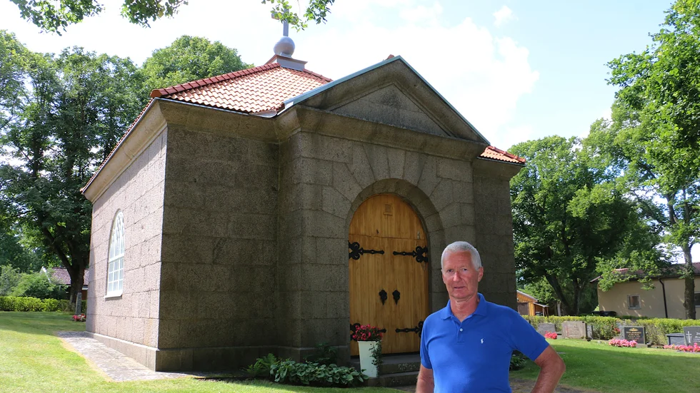 Nästan som ett litet slott på kyrkogården. Det 100-åriga kapellet lyftes fram lite extra på söndagen, berättar Kurt Gustafsson, ordförande i församlingsrådet.