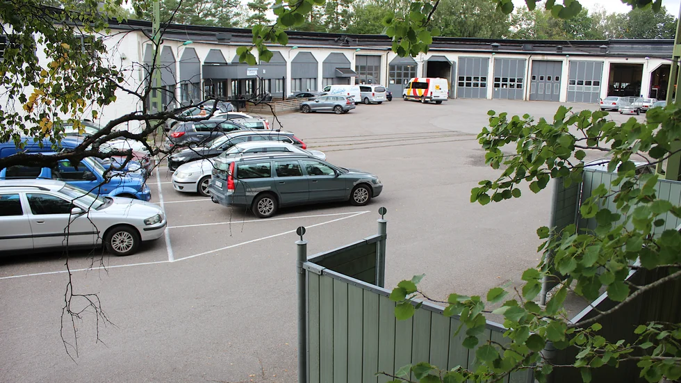 Framtida piazza? Lokstallarna ägs i dag av Blåklintsbuss och har många små och större hyresgäster, flera inom hälsa och skönhet. 