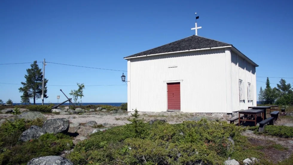 Kapellet i Bjuröklubb måste ha en till utrymningsväg för att få ha en större folksamling i lokalen. 