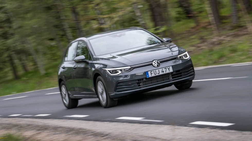 Åttonde generationen av VW Golf är byggd på samma plattform som föregångaren och måtten är också nära nog desamma. Ändå är det en helt ny bil.