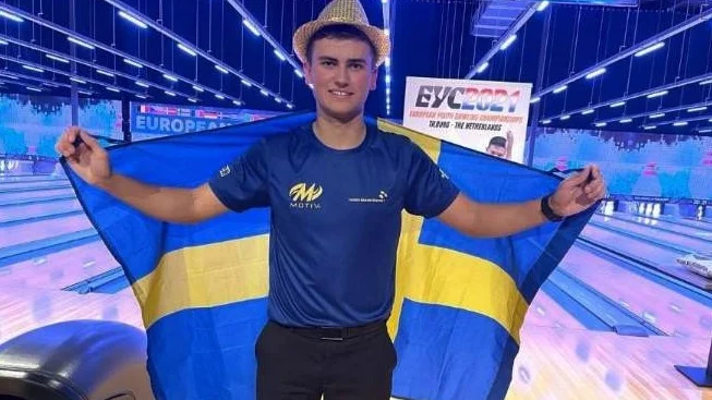 En vanlig syn de senaste åren. Robin Ilhammar i guldhatt och med svenska flaggan efter han vunnit ett EM- eller VM-guld.