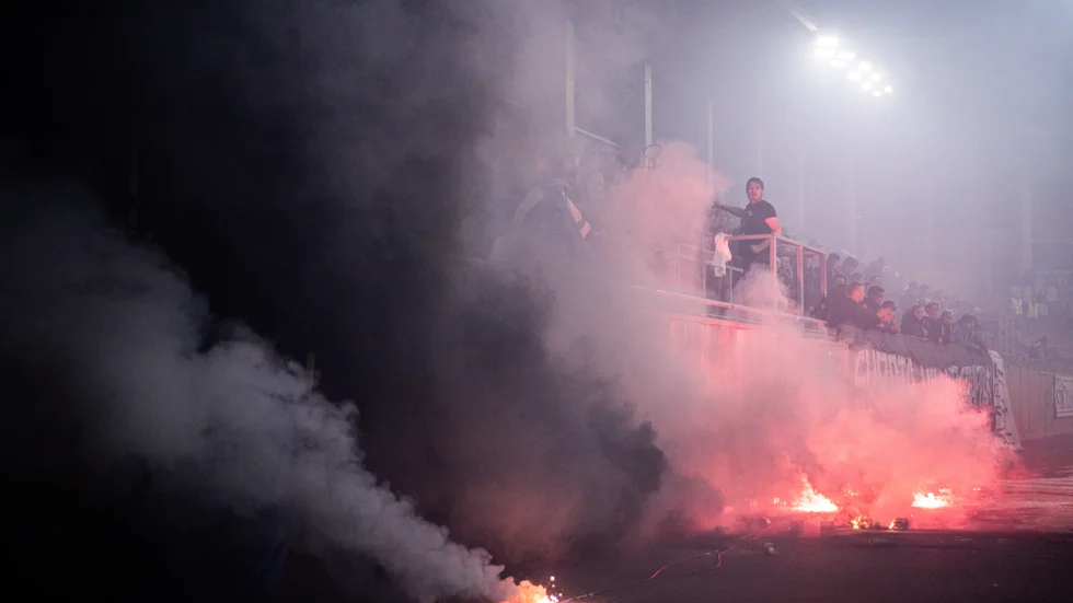 Bengaliska eldar under Sirius match mot Norrköping. 