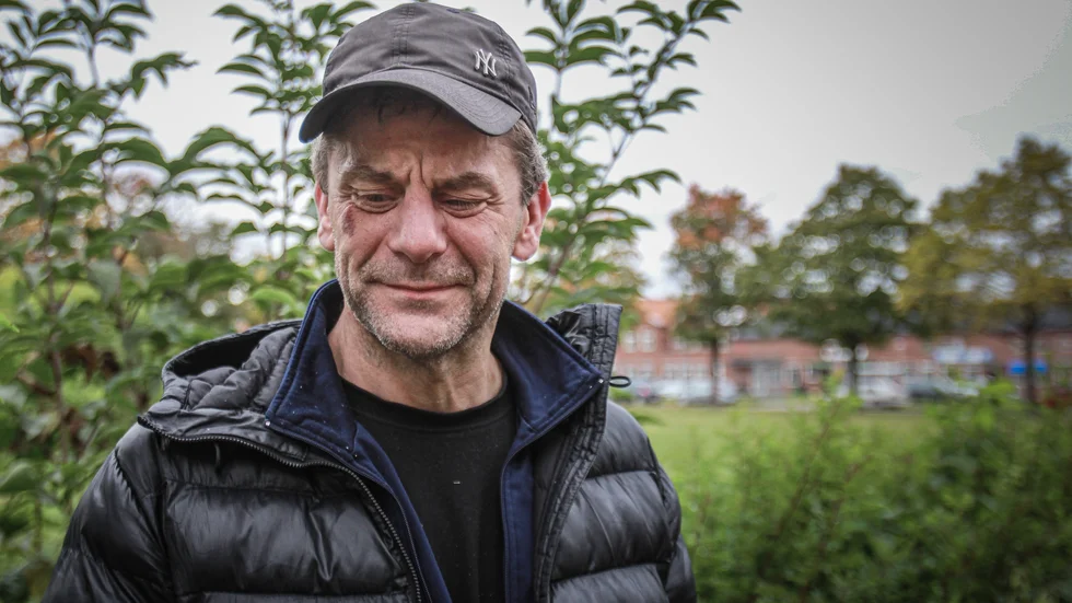 "De är så måna om ens hälsa. De frågar hur jag mår. Som bostadslös och missbrukare känner man inte efter så mycket hur man mår". Det säger "Fredrik" som inte vill inte gå ut med sitt riktiga namn, men UNT har fått tillåtelse att ha med honom på bild.