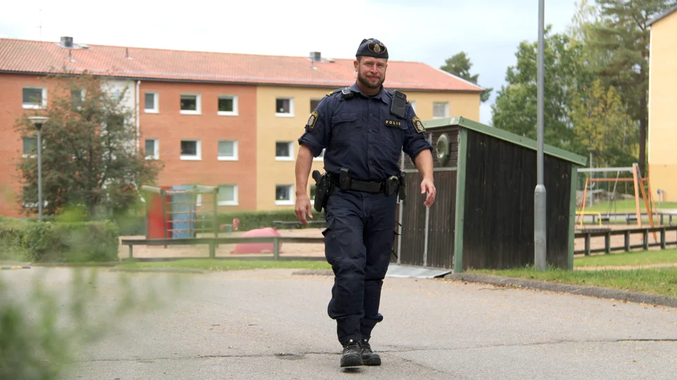 Erik Johansson är områdespolis med ett stort fokus på Kinda. Under måndagen var han på plats där delar av fredagens stora polisinsats ägde rum.