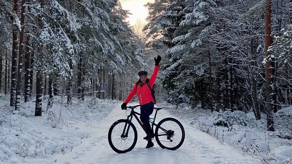 Cykelpendling är bra för hälsan, plånboken och miljön. Anna Persdotter vill uppmuntra fler att ta cykeln: det räcker med en halvtimme om dagen. Hon själv cyklar från Knivsta till Uppsala. 