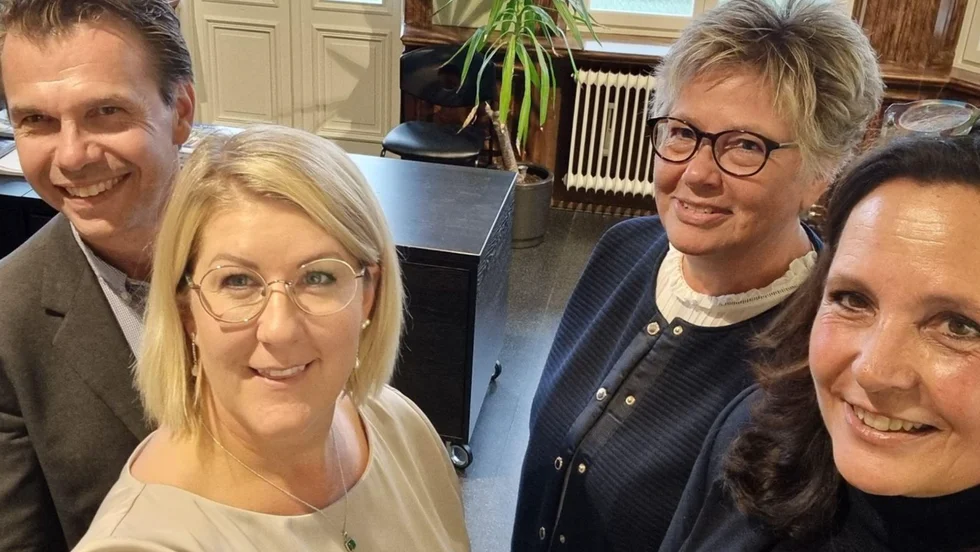Roger Tiefensee (C), Anna Jernemalm (KD), Berit Hyllbrant (L) och Katarina Lagerstedt (M) i Alliansen i Flens kommun som har presenterat sitt förslag på strategisk plan och budget.