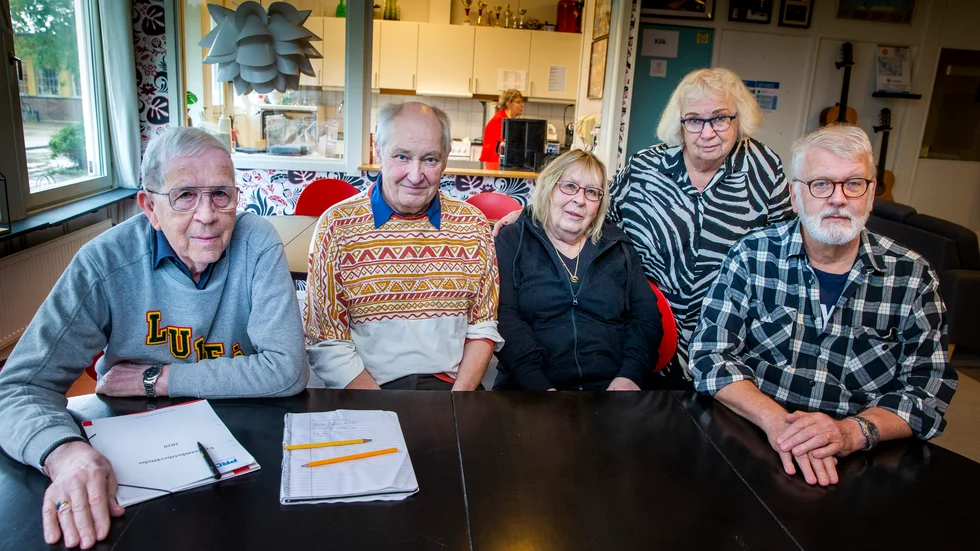 Nils Lindberg, Jan Englund, Monica Lejon, Elizabeth Bergman och Mats Nilsson i Hertsön-Lerbäckens PRO-förening är eniga om att mer pengar behöver avsättas till pensionssystemet.