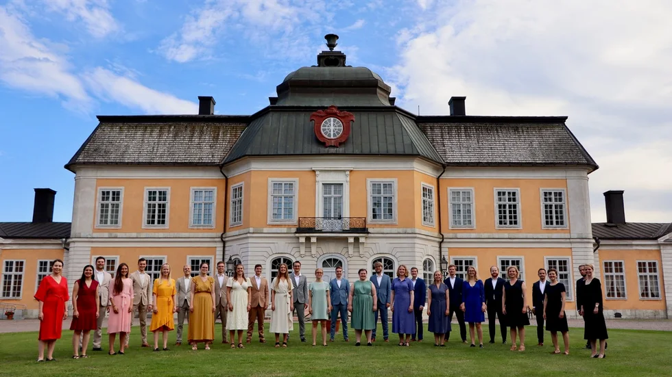 Verano Vokalensemble består av sångare från studentkörer; bland annat Allmänna sången, Orphei Drängar, Västgöta nations manskör Korgossarna, Uplands nations damkör Discordia och Värmlands nations kör. 
