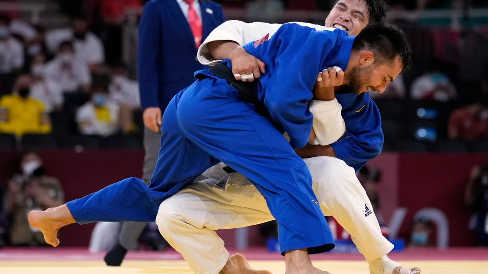 Vazha Margvelashvili i blått, i semifinalen mot Sydkoreas An Baul i judons 66 kilosklass.